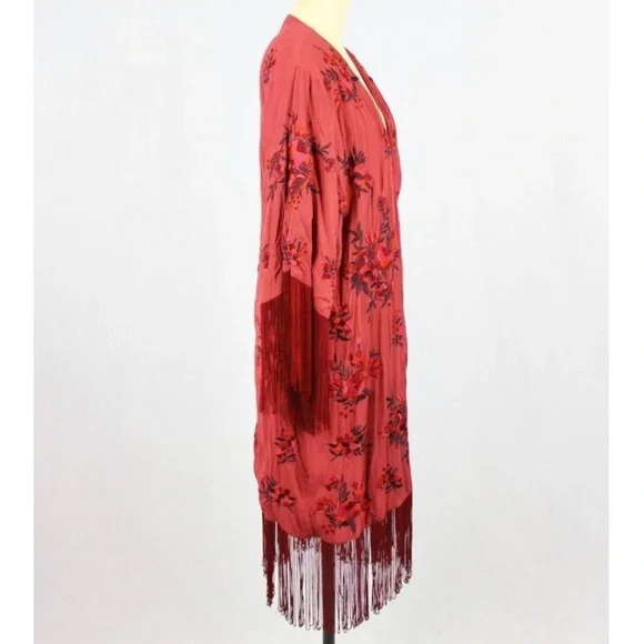 Free People Keepsakes Boho Red Floral Embroidered Fringe Kimono Size XS/S - Picture 7 of 15